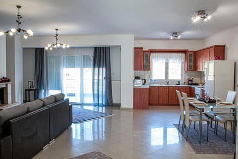 Seating area, Dining area, kitchen