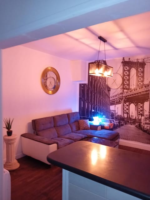 T2 Cosy autonome h24 Parking privé attenant TV 165cm Netflix wi-fi au Rez-de-chaussée Apartment in Alençon