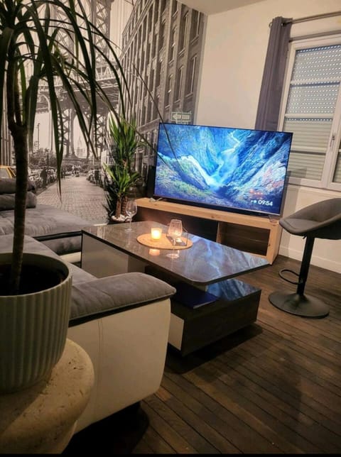 Communal lounge/ TV room, TV and multimedia, Living room, Seating area