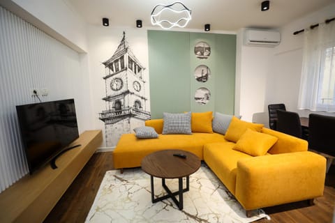 Communal lounge/ TV room, TV and multimedia, Living room, Seating area, Evening entertainment, air conditioner