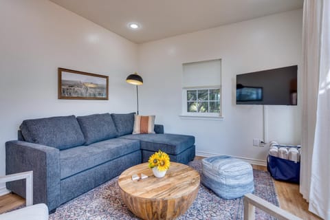 Jonestown Retreat with Deck 6 Mi to Lake Travis! House in Jonestown