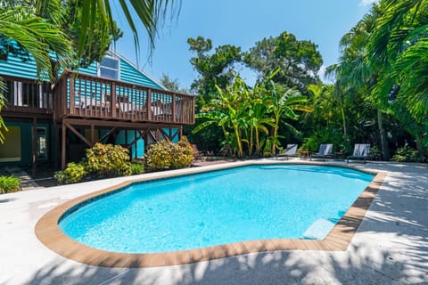 Palm Paradise - Pet Friendly Home on Siesta Key w/ Large Heated Private Pool & Outdoor Area! House in Sarasota