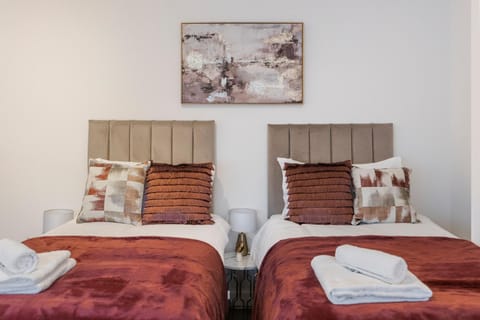 Bed, Photo of the whole room, towels