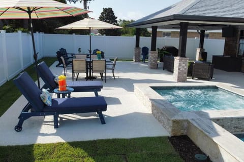 Patio, Hot Tub, Hot Tub, Spa and wellness centre/facilities, Pool view, Swimming pool, sunbed