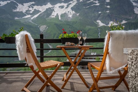 Patio, Balcony/Terrace, Mountain view, Breakfast