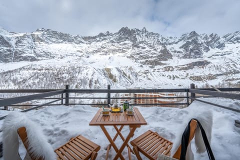 Nearby landmark, Day, Natural landscape, Winter, View (from property/room), Balcony/Terrace, Dining area, Mountain view