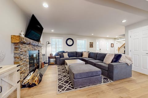 Modern Mountain Homestead House in West Dover