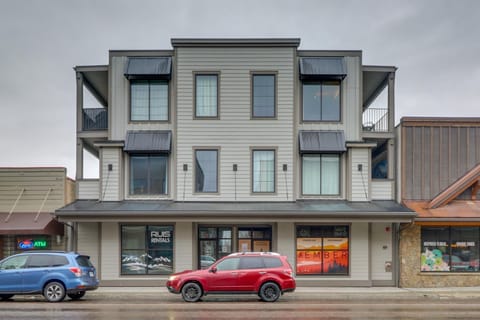 Downtown Columbia Falls Condo 16 Mi to Ski Resort Apartment in Columbia Falls