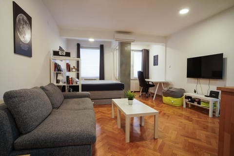 TV and multimedia, Living room, Seating area