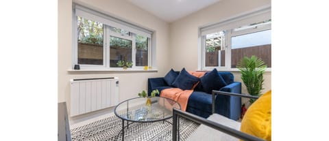 Patio, View (from property/room), Living room, Seating area