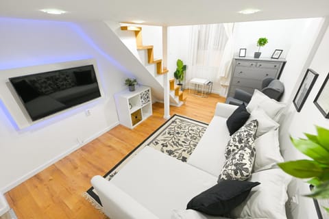 Communal lounge/ TV room, TV and multimedia, Living room, Seating area
