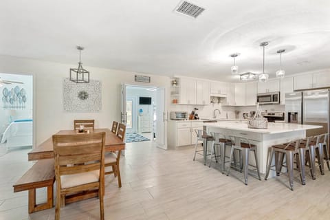 Bikes, Yard and Fire Pit at Upscale Lecanto Home! House in Lecanto