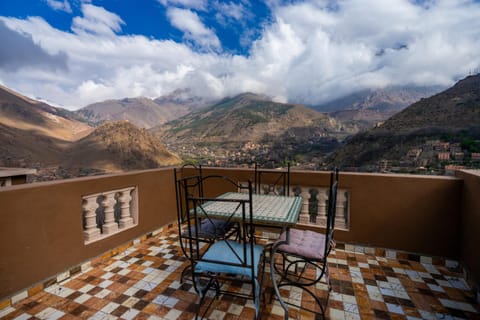Patio, Nearby landmark, Day, Natural landscape, View (from property/room), Balcony/Terrace, Dining area, Mountain view, Internal: Not applicable to any particular room