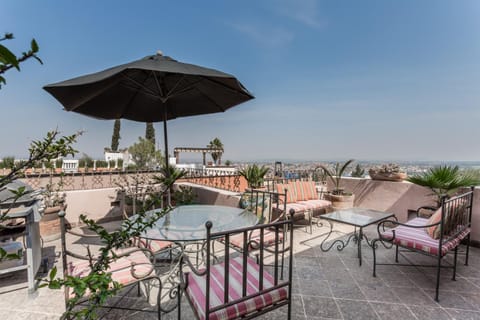 View (from property/room), Balcony/Terrace, City view, furniture, sunbed
