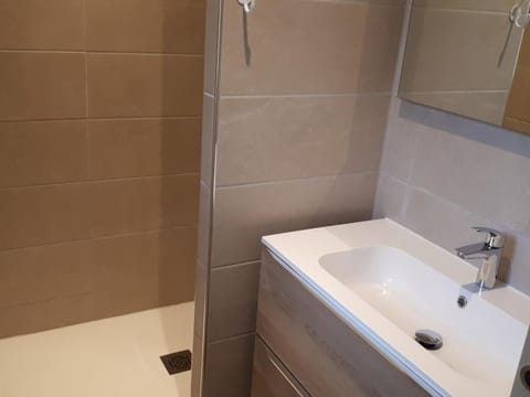 Maison rénovée avec vue sur la campagne, terrasse et jardin à Coutansouze - FR-1-489-478 House in Bourgogne-Franche-Comté