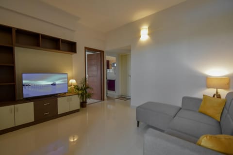 Communal lounge/ TV room, TV and multimedia, Living room, Seating area, Evening entertainment