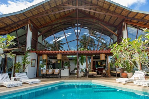 Property building, Patio, Day, Garden, Garden view, Pool view, Swimming pool, sunbed