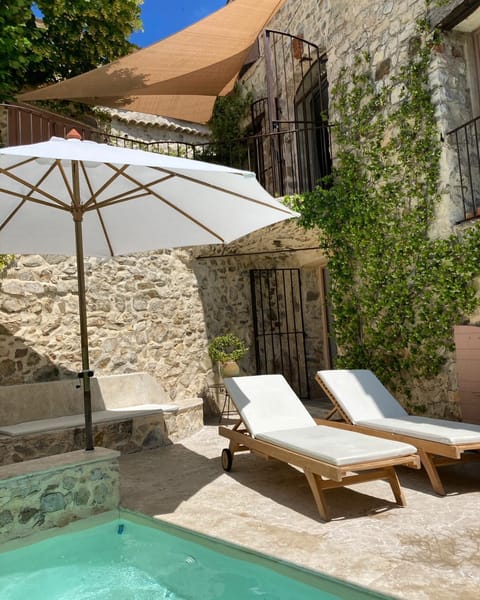 Property building, Patio, Swimming pool