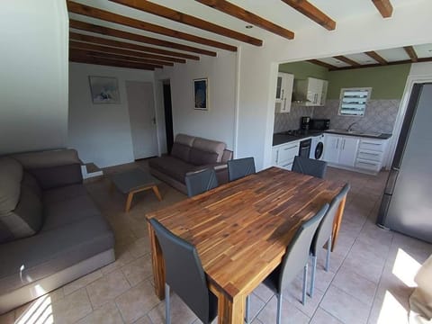 TV and multimedia, Kitchen or kitchenette, Living room, Seating area, Swimming pool, dishwasher, microwave, oven, washing machine
