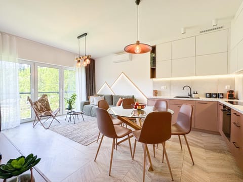 Kitchen or kitchenette, Living room, Mountain view
