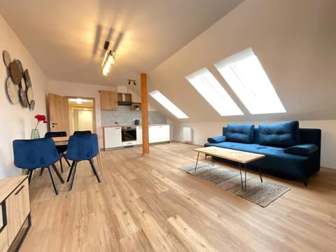Kitchen or kitchenette, Seating area