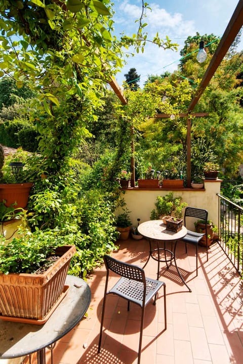 Property building, Balcony/Terrace, Balcony/Terrace