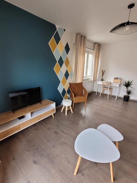 Communal lounge/ TV room, TV and multimedia, Living room, Seating area