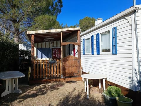 Les Grands Pins emplacement numéro 103 Campground/ 
RV Resort in French Riviera