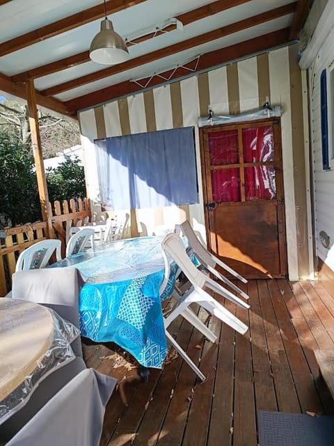 Les Grands Pins emplacement numéro 103 Campground/ 
RV Resort in French Riviera