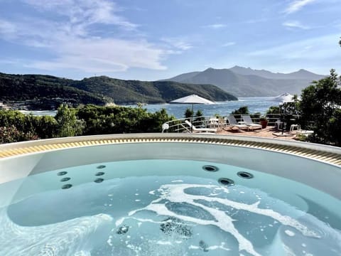 Nearby landmark, Natural landscape, Hot Tub, Sea view