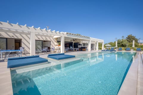 Day, Pool view, Swimming pool, sunbed