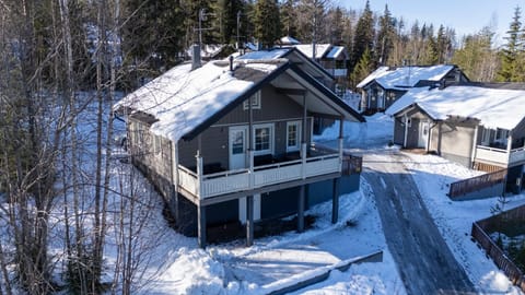 Property building, Day, Neighbourhood, Natural landscape, Winter