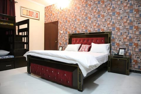 Photo of the whole room, air conditioner