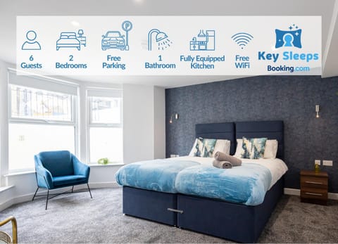 Bed, Seating area, Bedroom, towels