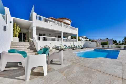 Property building, Swimming pool, sunbed