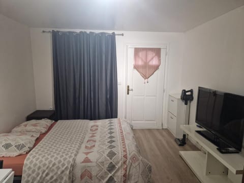 Studio à Orsay à 5 min du RER B Le Guichet Apartment in Île-de-France