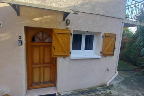 Studio à Orsay à 5 min du RER B Le Guichet Apartment in Île-de-France