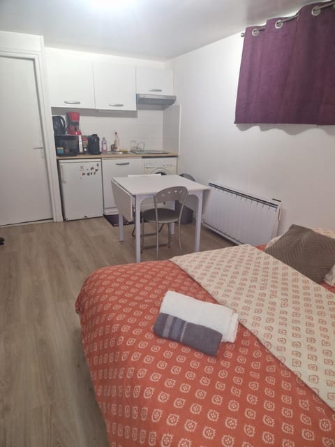 Studio à Orsay à 5 min du RER B Le Guichet Apartment in Île-de-France
