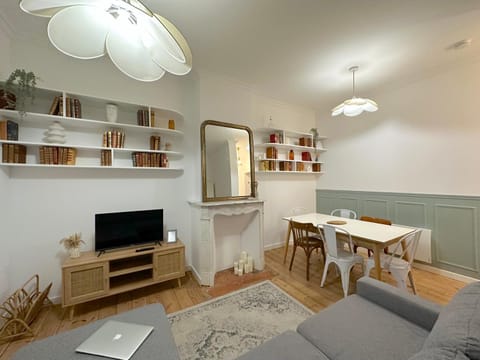 TV and multimedia, Living room, Seating area, Dining area