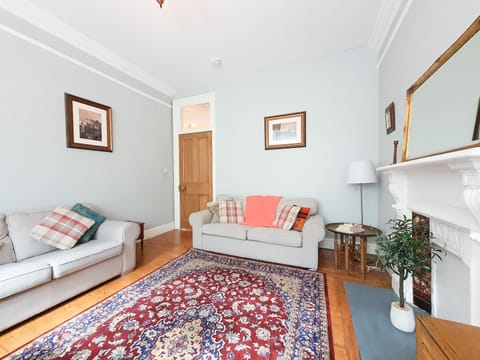 Living room, Photo of the whole room