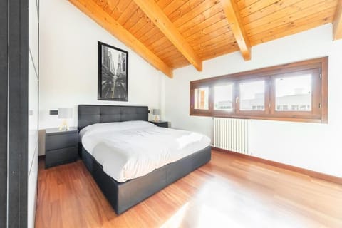 Bed, Photo of the whole room, Bedroom, internet