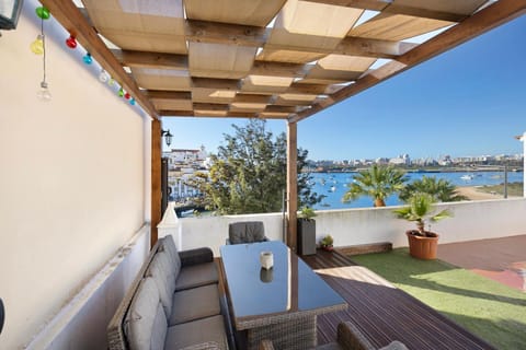 Property building, Balcony/Terrace, Living room