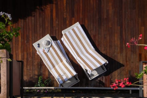 Swimming pool, sunbed