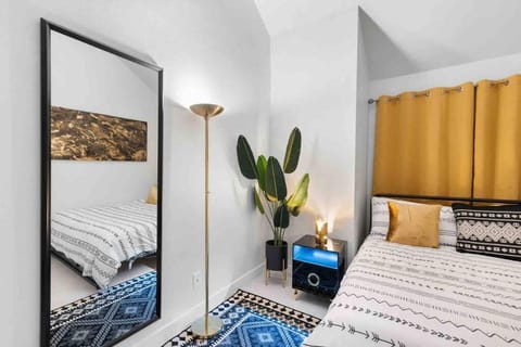 The Hidden Gem, King bed & Swimming Pool! Apartment in Chandler