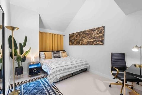 The Hidden Gem, King bed & Swimming Pool! Apartment in Chandler