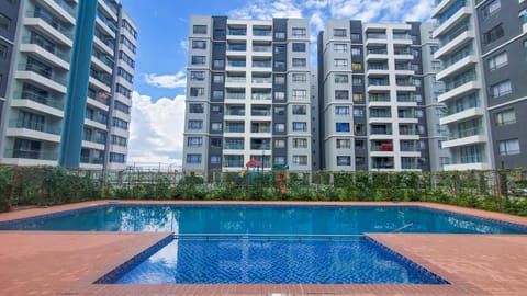 Property building, Day, City view, Pool view, Swimming pool, sunbed