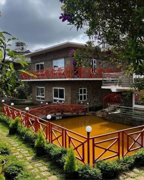 Property building, Day, Natural landscape, Garden, Garden view