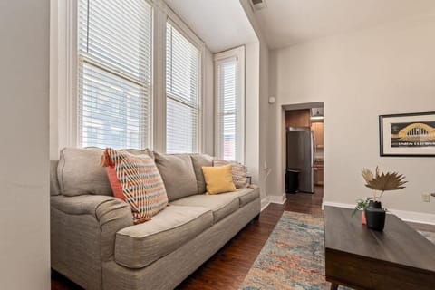 3-BR Soccer Stadium- Fast Drive to OTR - Downtown Apartment in Over The Rhine