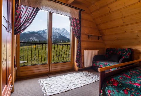 Bedroom, Mountain view