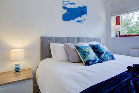 Open Mind Property - City Centre & Free Parking for Unlimited Vehicles Apartment in Fareham